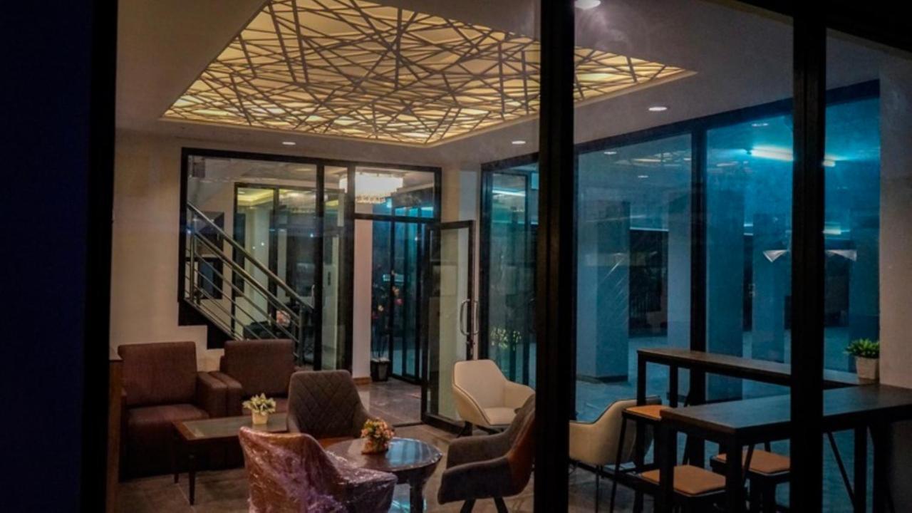 Готель Plearnwan Deluxe Mansion Бангкок Екстер'єр фото